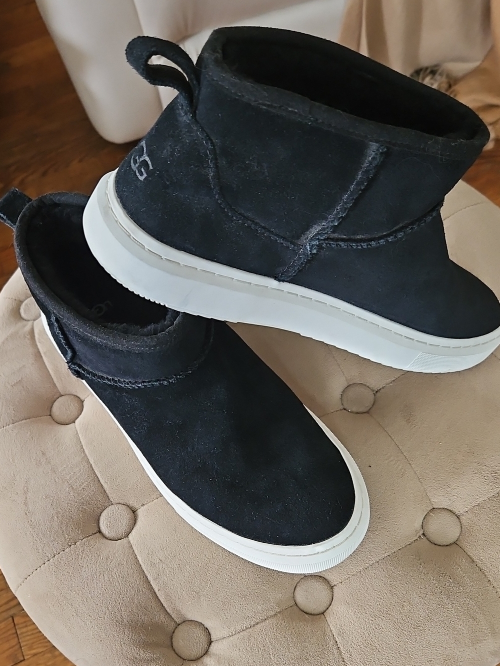 UGG Slip On Booties W/White Walls Black Suede Size 9 Womens/ 7 Men  EUC!!!!